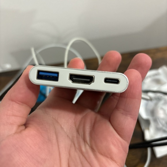 14 old iPhone chargers - Picture 3 of 3